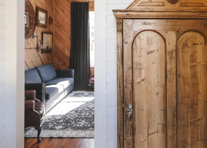 The Gilded Lady - The Cypress Apartment