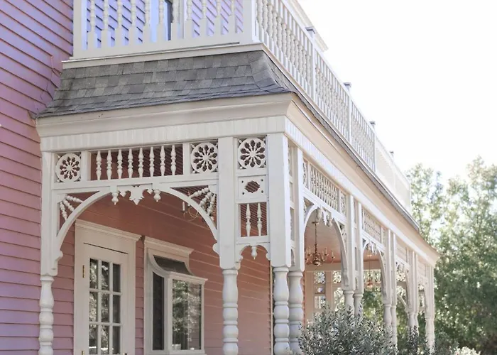 The Gilded Lady - The Cypress Apartment *
